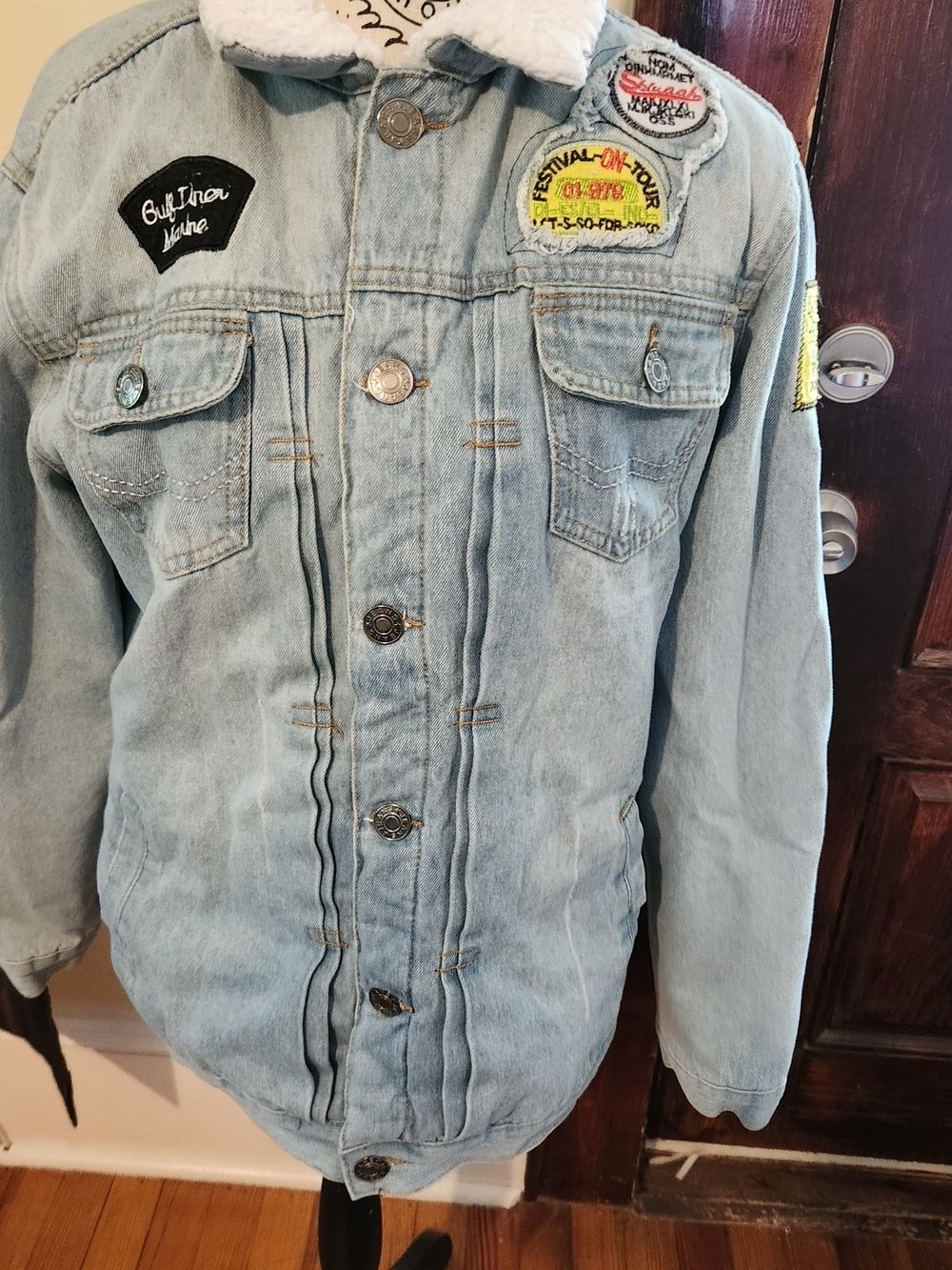 Unisex Vintage-style denim jacket is lined with faux sherpa MEDIUM - Picture 1 of 5